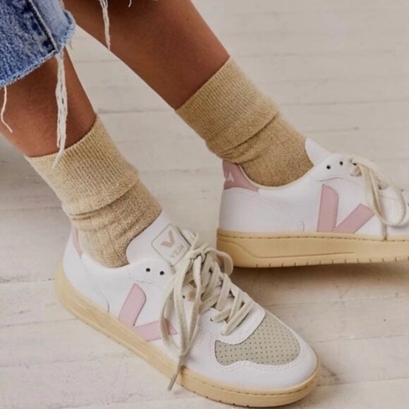 VEJA V-10 CWL Vegan Leather Sneaker in White/Petale Pink Size EU 37/US 6 - Picture 1 of 8